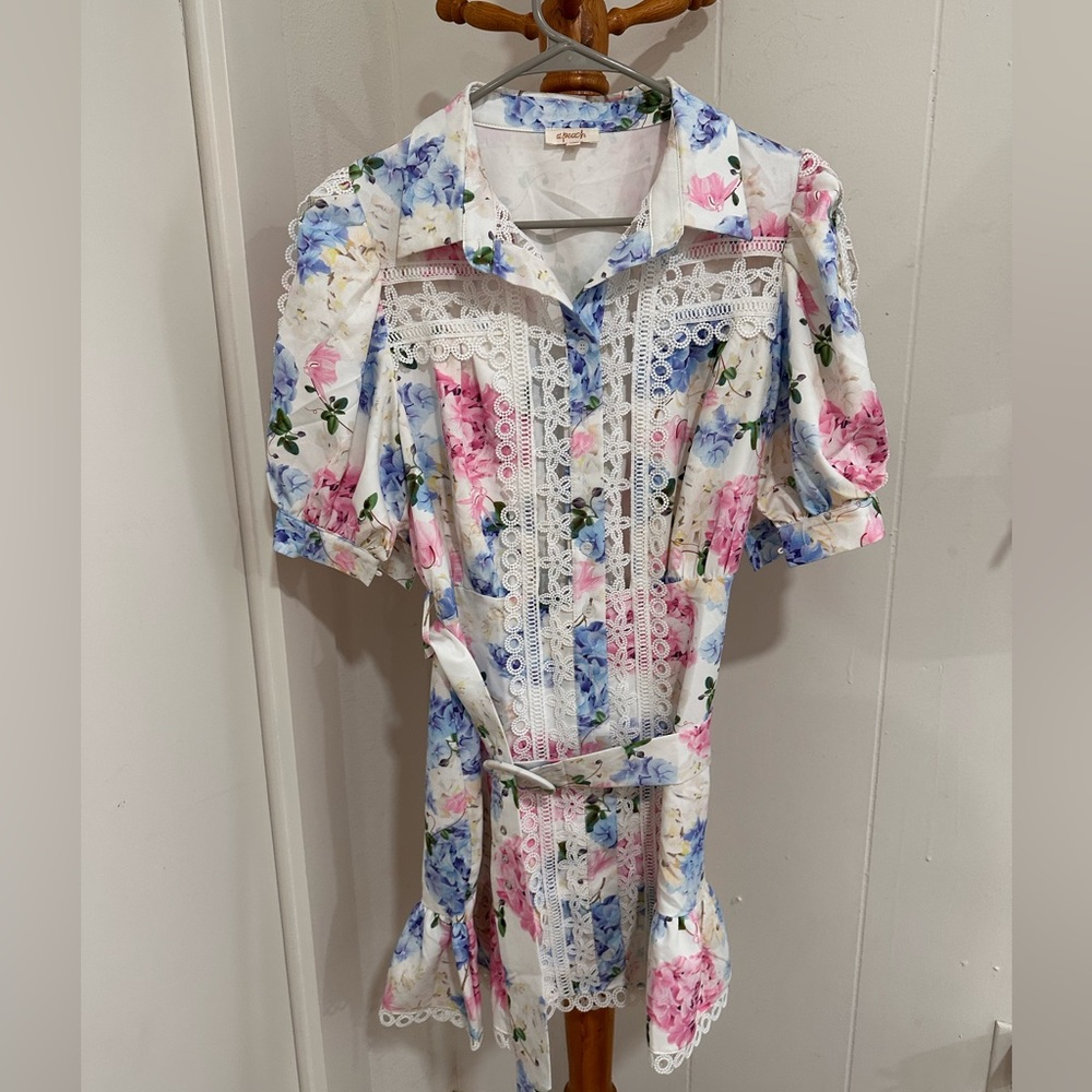 Light pink & blue medium dress with belt. Never used. Size M.